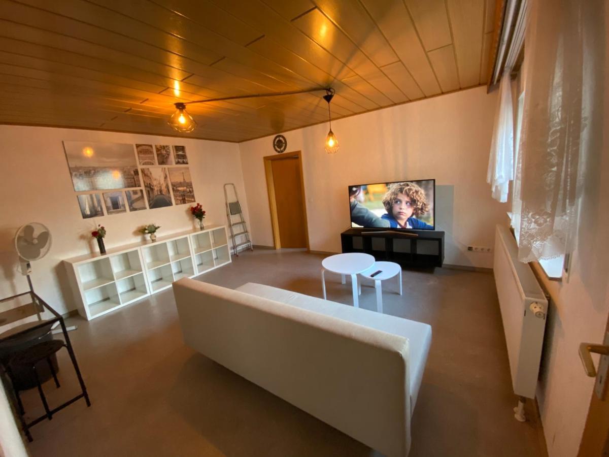 לודוויגסהאפן אם ריין Ferienwohnung Suhad מראה חיצוני תמונה